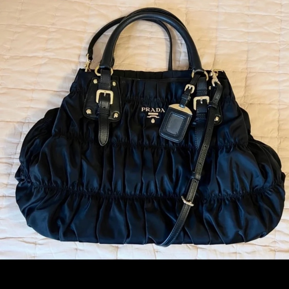 Prada-Authentic! Ruched Nappa Gaufre Nylon and Leather Bag! Offers always! - Picture 3 of 14